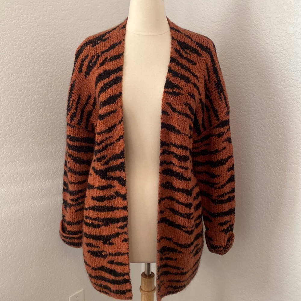 Forever 21 tiger sweater
